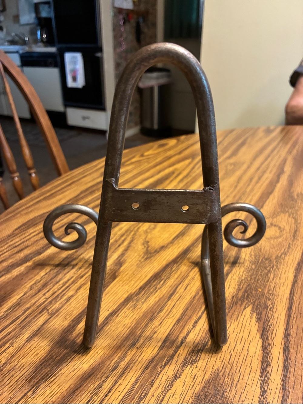 Metal Scroll Display Easel - Rustic Silver Tone - Picture 2 of 3